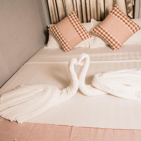 Hostel The Sat Rangun Zewnętrze zdjęcie