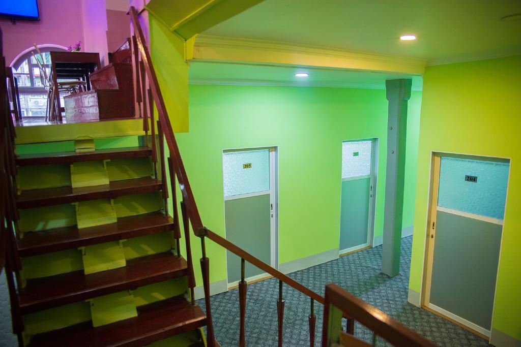 Hostel The Sat Rangun Zewnętrze zdjęcie