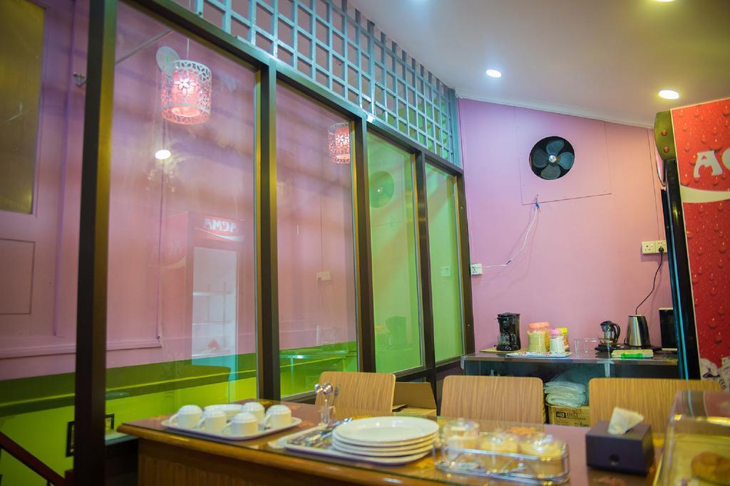 Hostel The Sat Rangun Zewnętrze zdjęcie