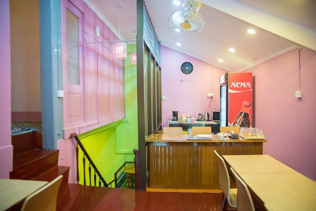 Hostel The Sat Rangun Zewnętrze zdjęcie