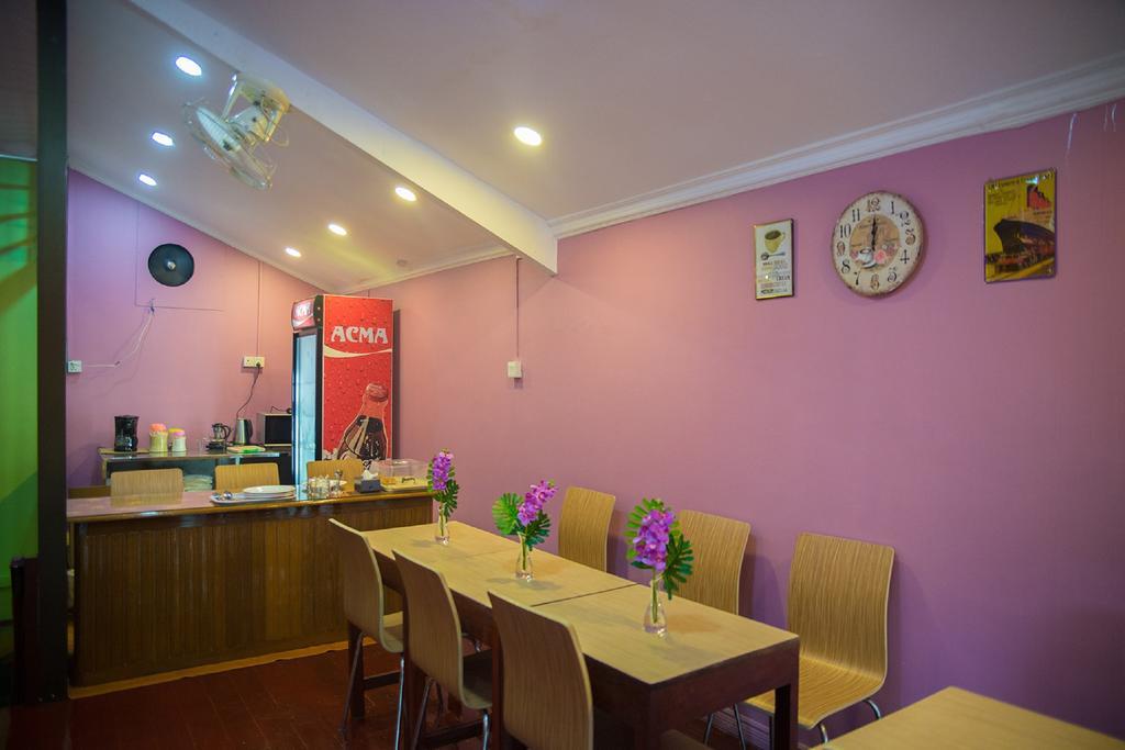 Hostel The Sat Rangun Zewnętrze zdjęcie