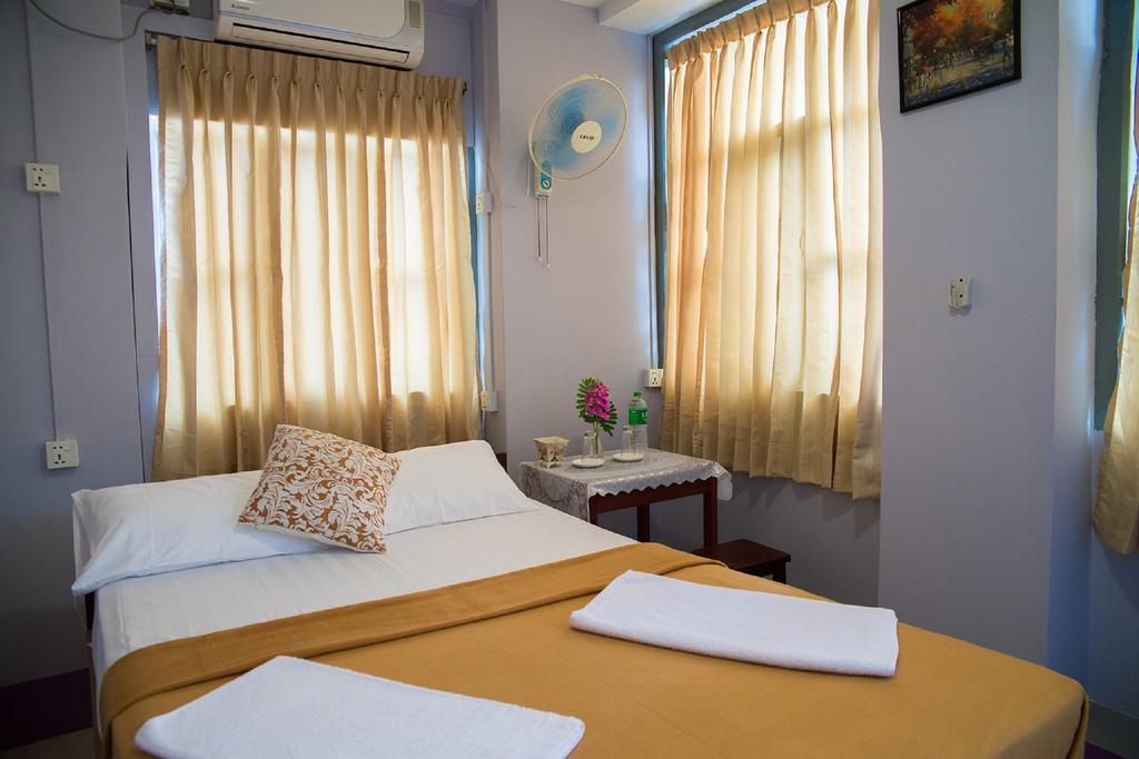Hostel The Sat Rangun Zewnętrze zdjęcie