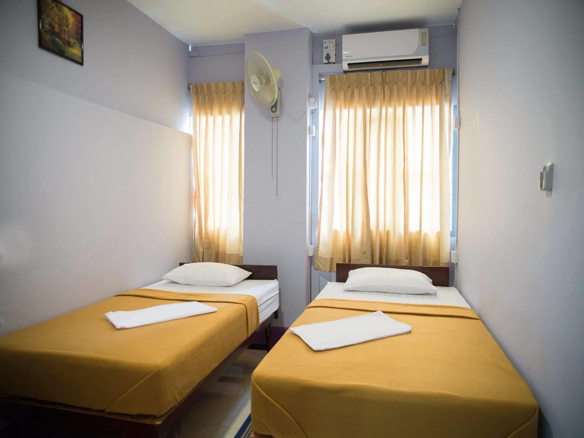 Hostel The Sat Rangun Zewnętrze zdjęcie