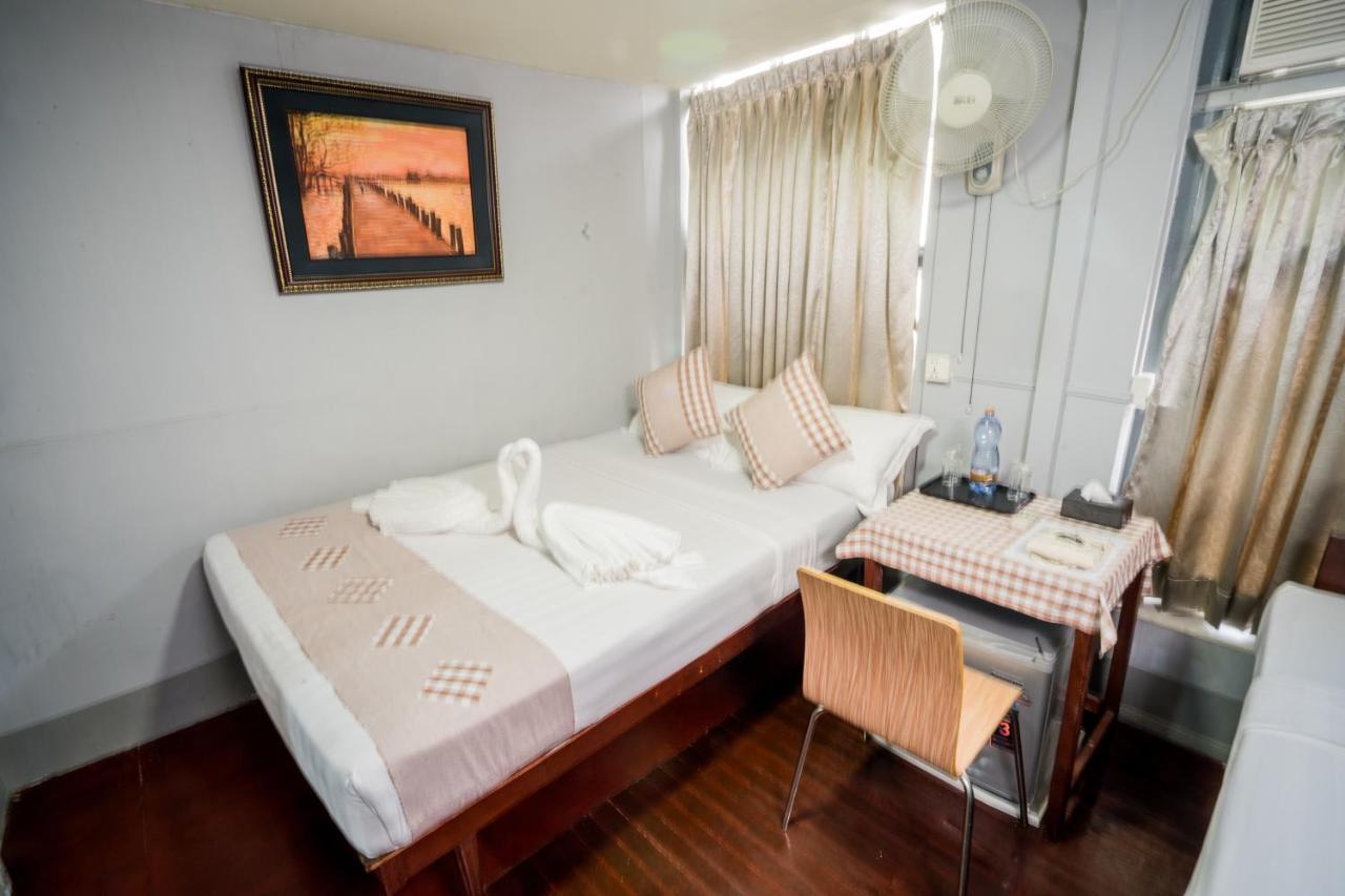 Hostel The Sat Rangun Zewnętrze zdjęcie